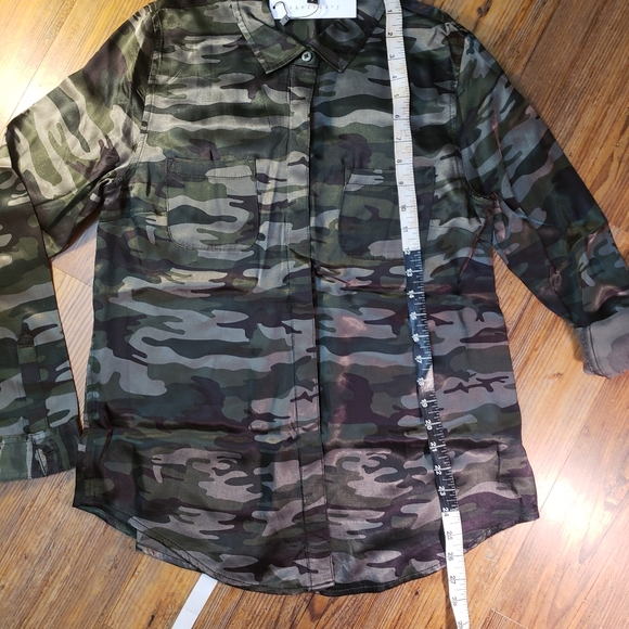 sanctuary shirt S camo silky button nwt classic cool. - Picture 7 of 7
